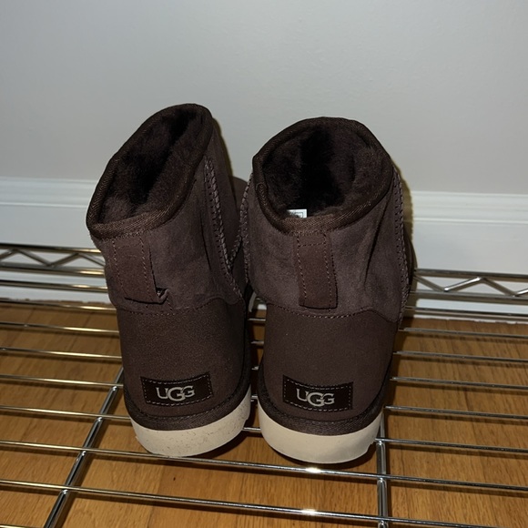 Chocolate UGGs Women size 9 - Picture 2 of 5
